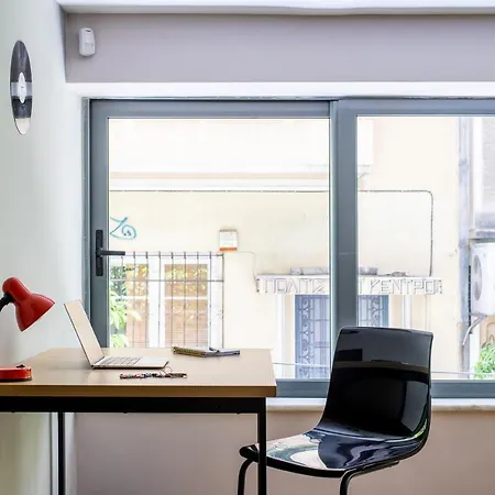 Newly Cosy Renovated Apartment Downtown-3